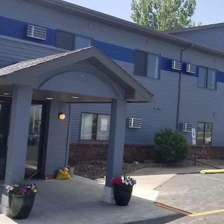 Travelodge By Wyndham Wahpeton Exterior photo