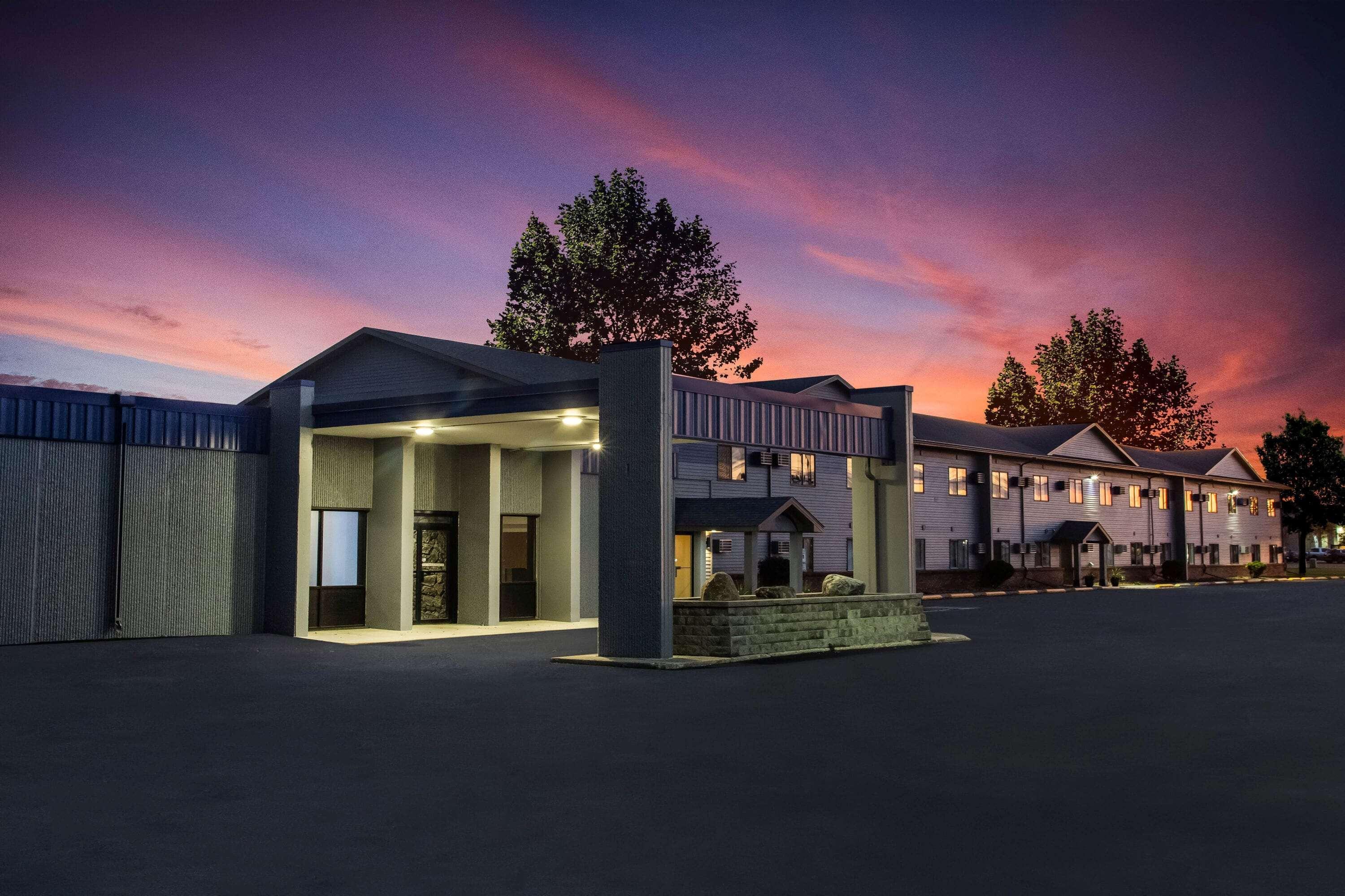 Travelodge By Wyndham Wahpeton Exterior photo